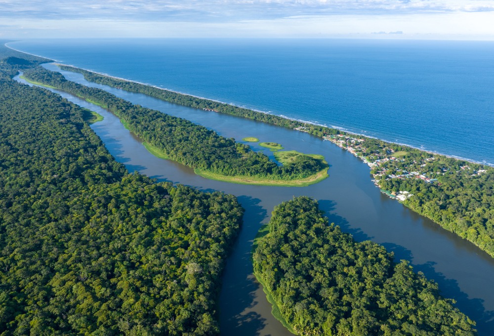 Weiterfahrt ins Naturparadies Tortuguero an der Karibikküste